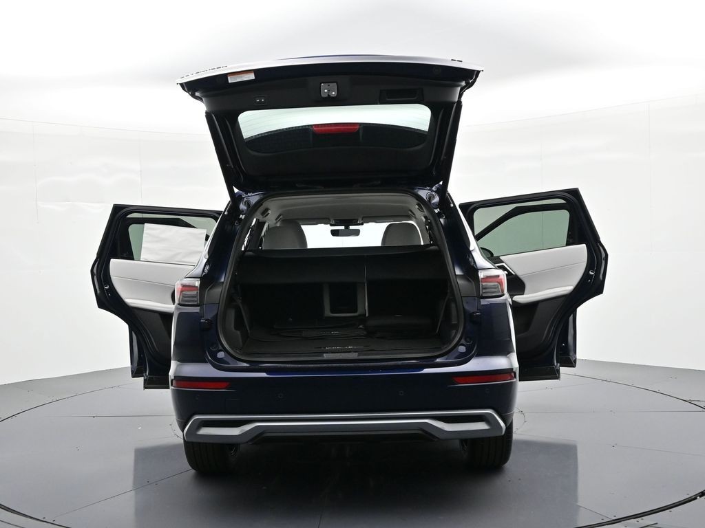 Mitsubishi Outlander Vehicle Full-screen Gallery Image 33