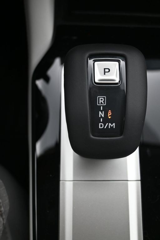 Mitsubishi Outlander Vehicle Full-screen Gallery Image 13