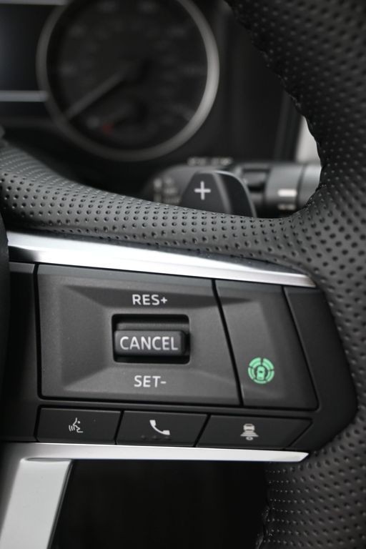 Mitsubishi Outlander Vehicle Full-screen Gallery Image 17