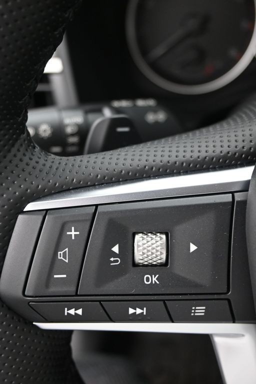 Mitsubishi Outlander Vehicle Full-screen Gallery Image 18