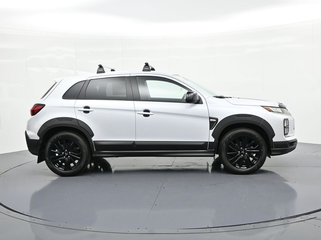 Mitsubishi Outlander Sport Vehicle Full-screen Gallery Image 4