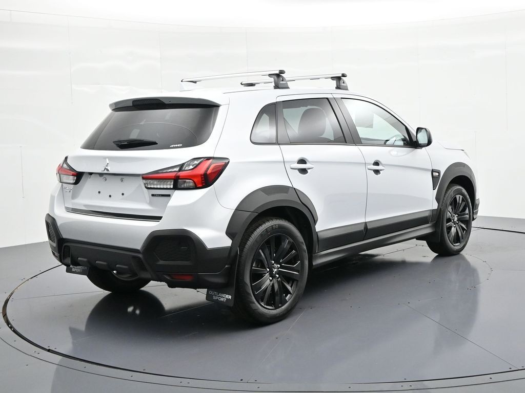 Mitsubishi Outlander Sport Vehicle Full-screen Gallery Image 5