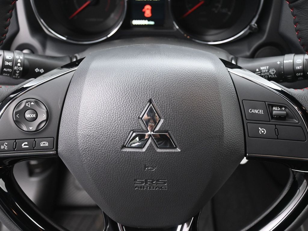 Mitsubishi Outlander Sport Vehicle Full-screen Gallery Image 17