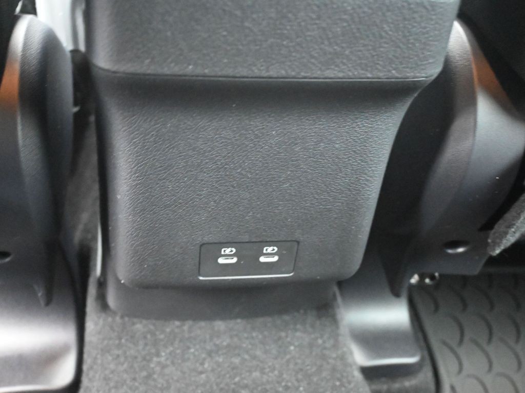 Mitsubishi Outlander Sport Vehicle Full-screen Gallery Image 20