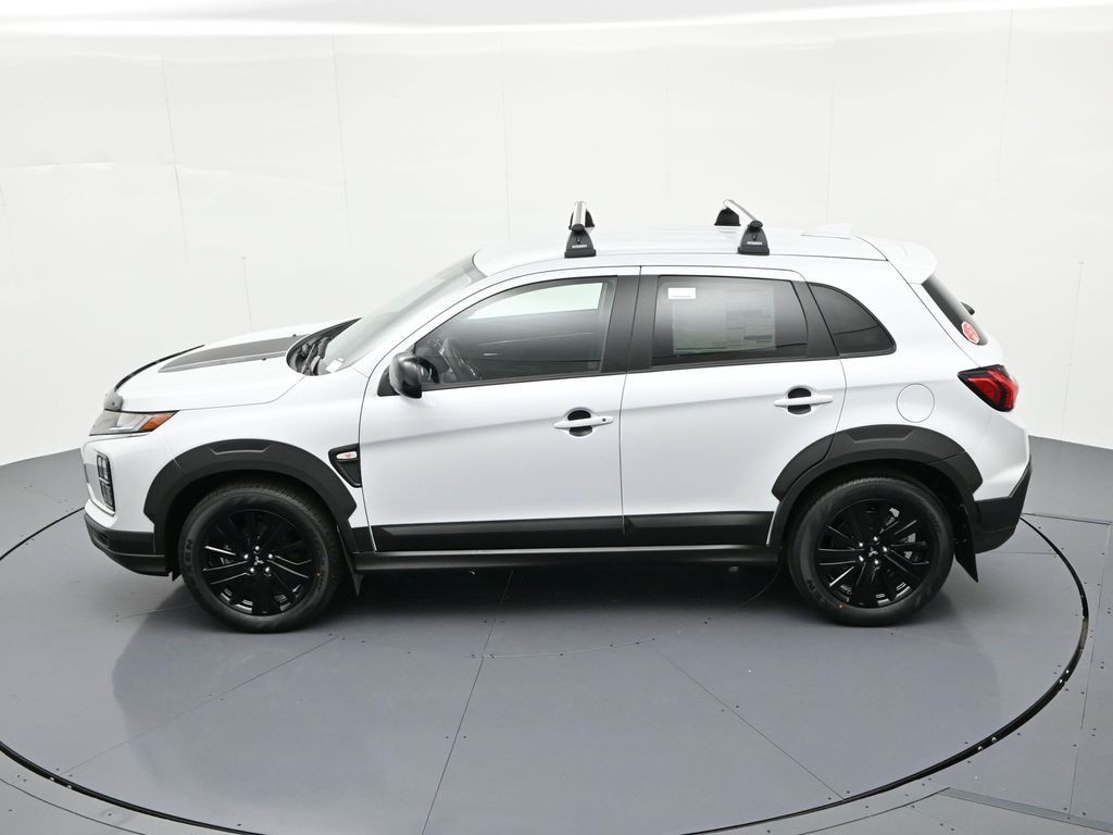 Mitsubishi Outlander Sport Vehicle Full-screen Gallery Image 24