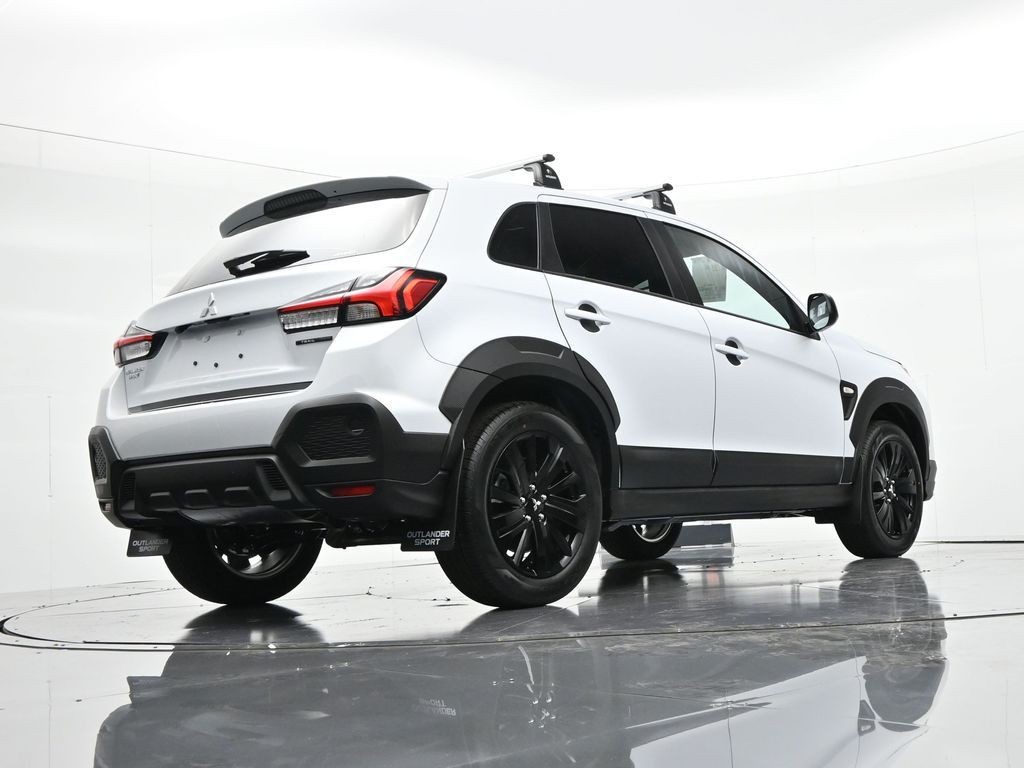 Mitsubishi Outlander Sport Vehicle Full-screen Gallery Image 27