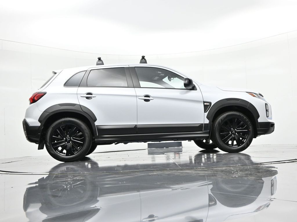 Mitsubishi Outlander Sport Vehicle Full-screen Gallery Image 28