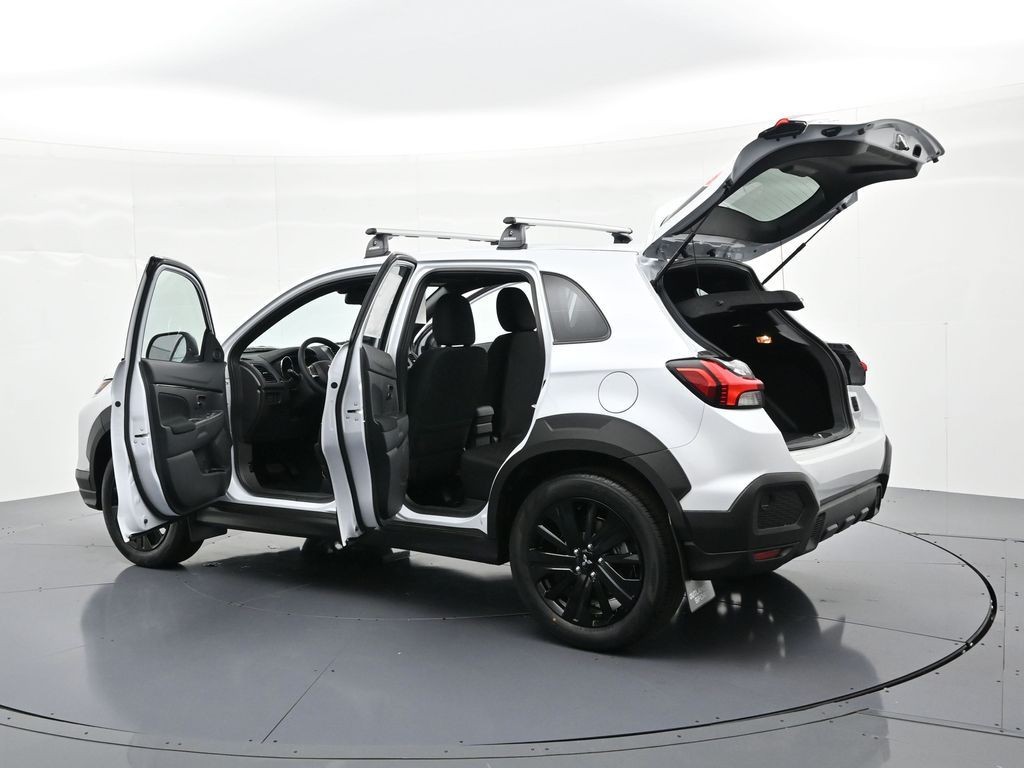 Mitsubishi Outlander Sport Vehicle Full-screen Gallery Image 30