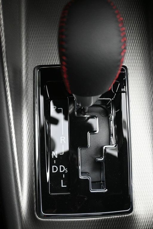 Mitsubishi Outlander Sport Vehicle Full-screen Gallery Image 15