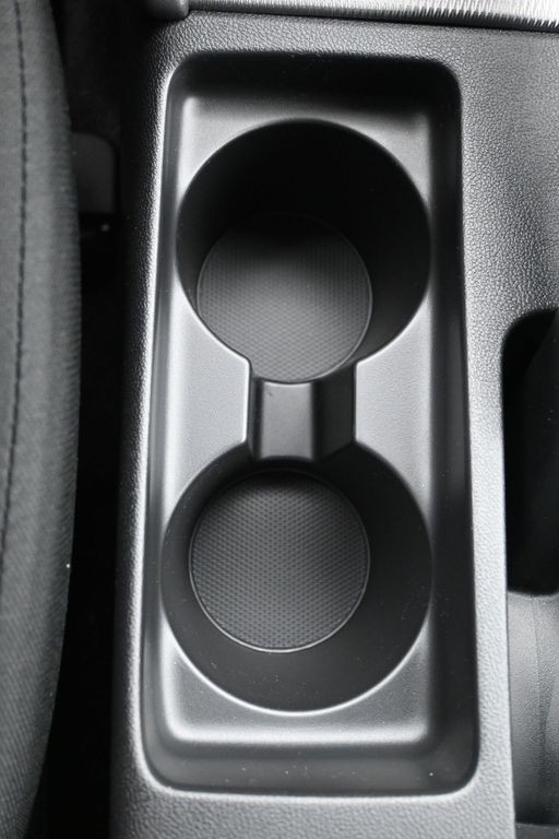 Mitsubishi Outlander Sport Vehicle Full-screen Gallery Image 16