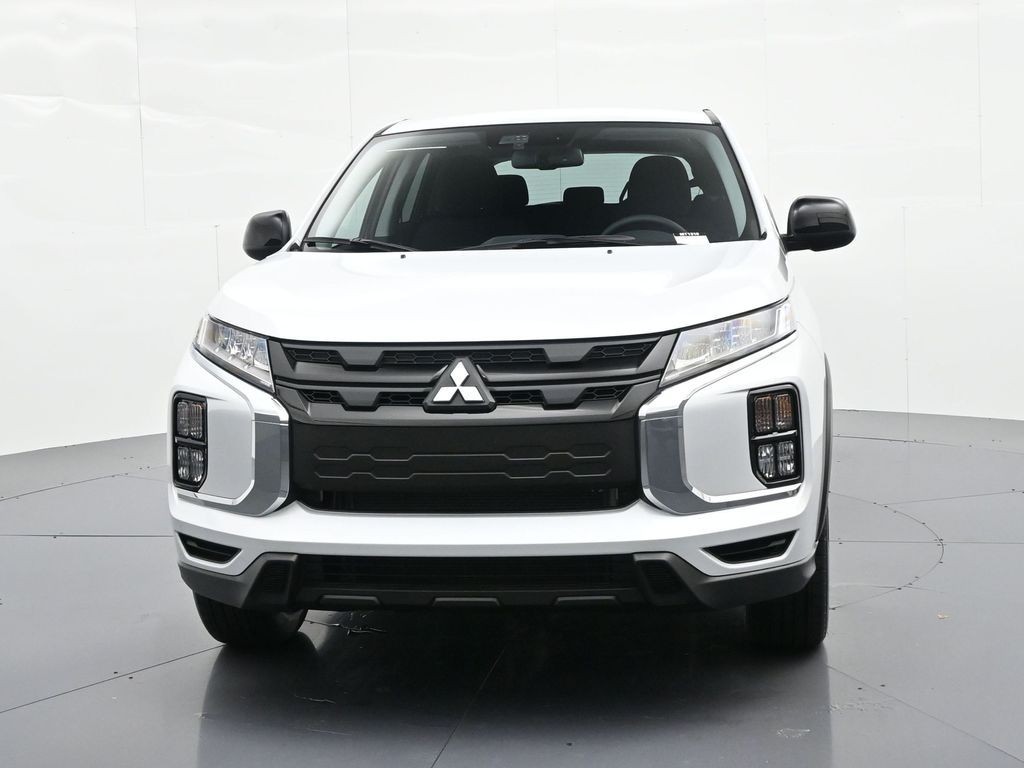 Mitsubishi Outlander Sport Vehicle Full-screen Gallery Image 2