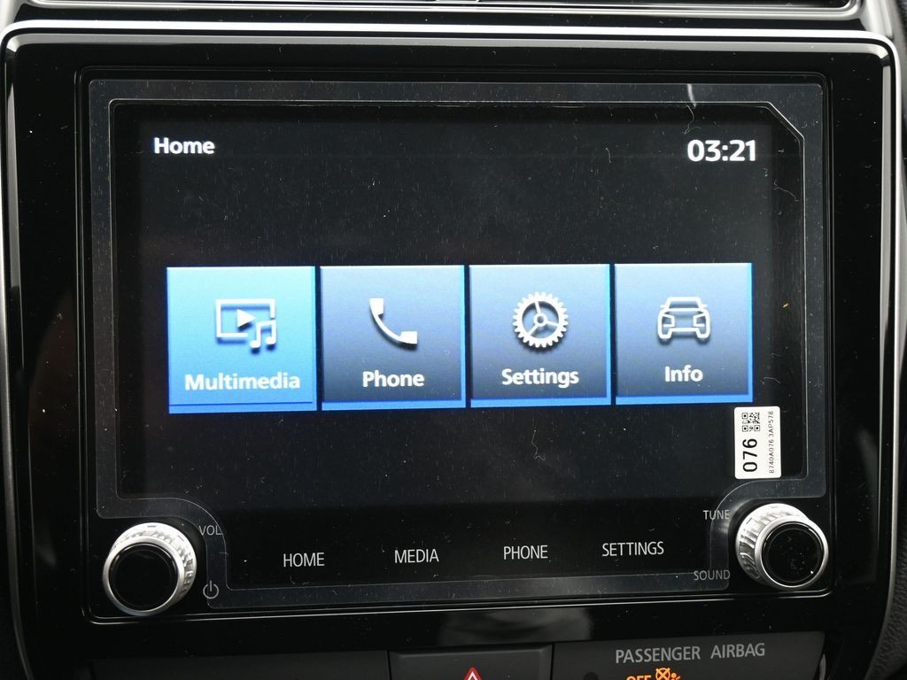 Mitsubishi Outlander Sport Vehicle Full-screen Gallery Image 10