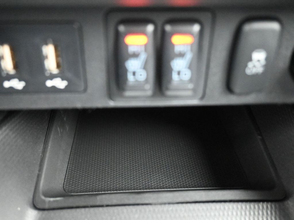 Mitsubishi Outlander Sport Vehicle Full-screen Gallery Image 13