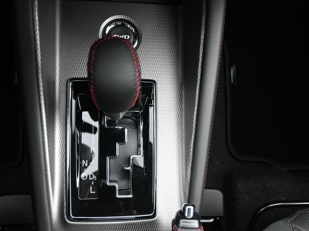 Mitsubishi Outlander Sport Vehicle Full-screen Gallery Image 15