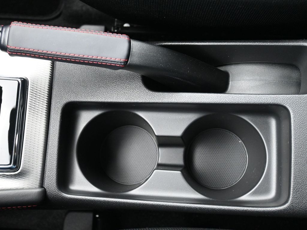 Mitsubishi Outlander Sport Vehicle Full-screen Gallery Image 16