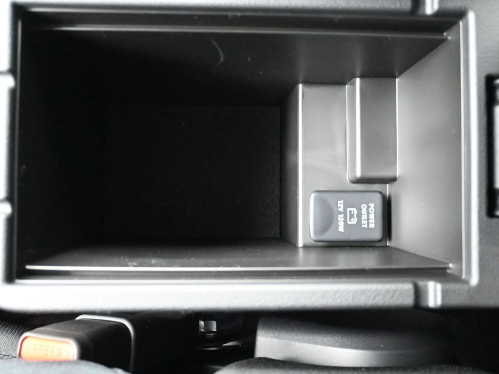 Mitsubishi Outlander Sport Vehicle Full-screen Gallery Image 17