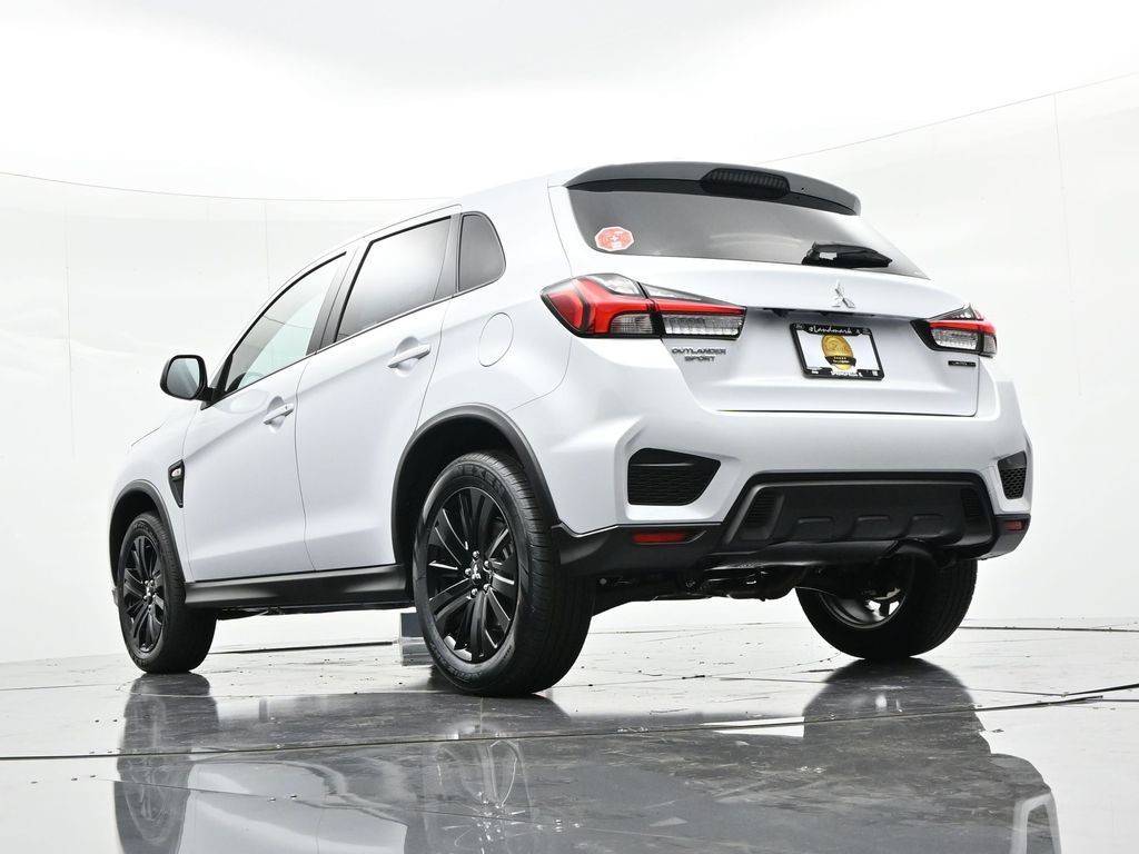Mitsubishi Outlander Sport Vehicle Full-screen Gallery Image 27