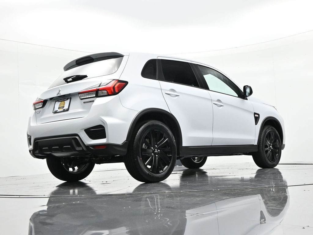 Mitsubishi Outlander Sport Vehicle Full-screen Gallery Image 29