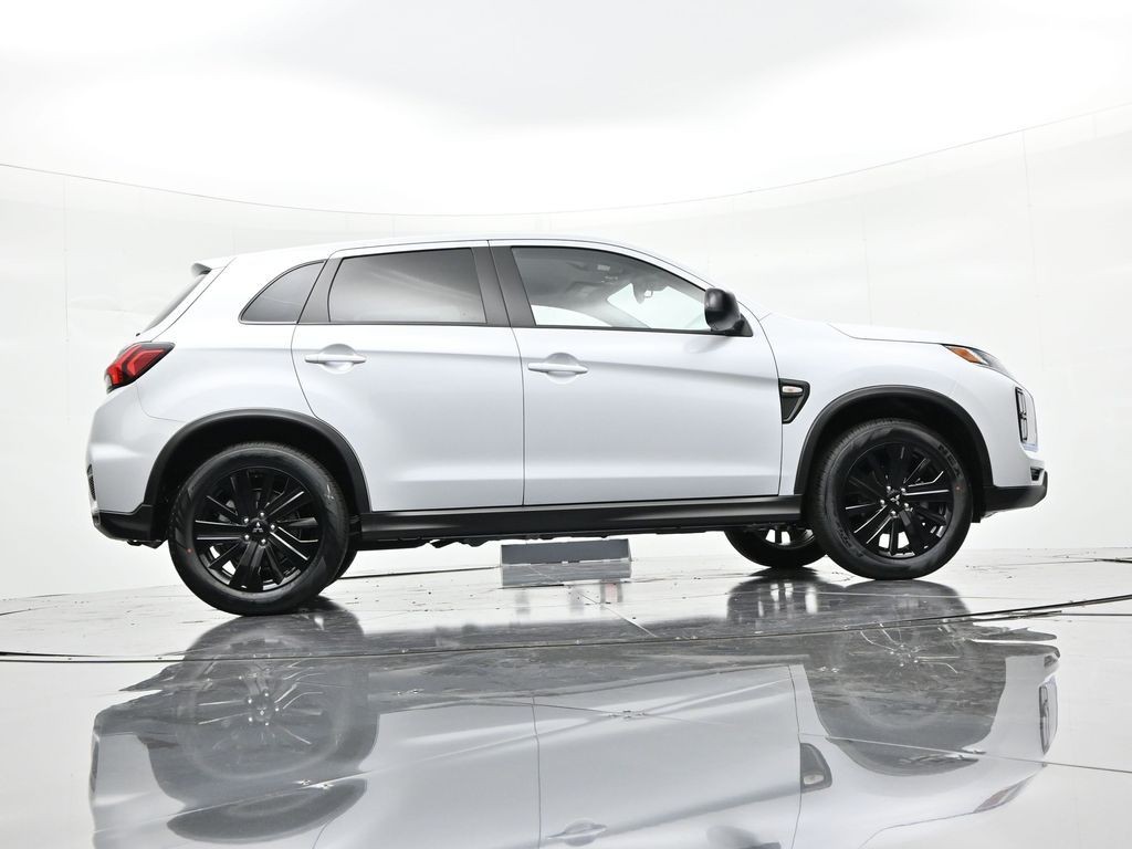 Mitsubishi Outlander Sport Vehicle Full-screen Gallery Image 30