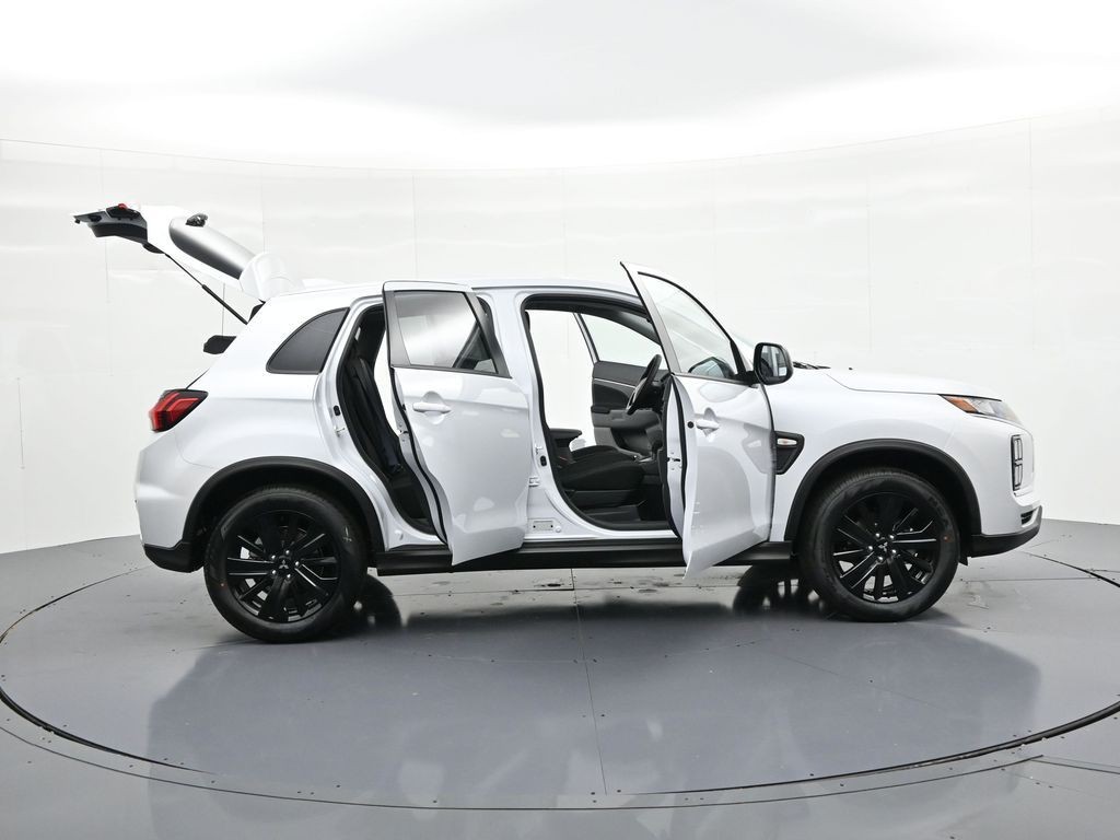 Mitsubishi Outlander Sport Vehicle Full-screen Gallery Image 31