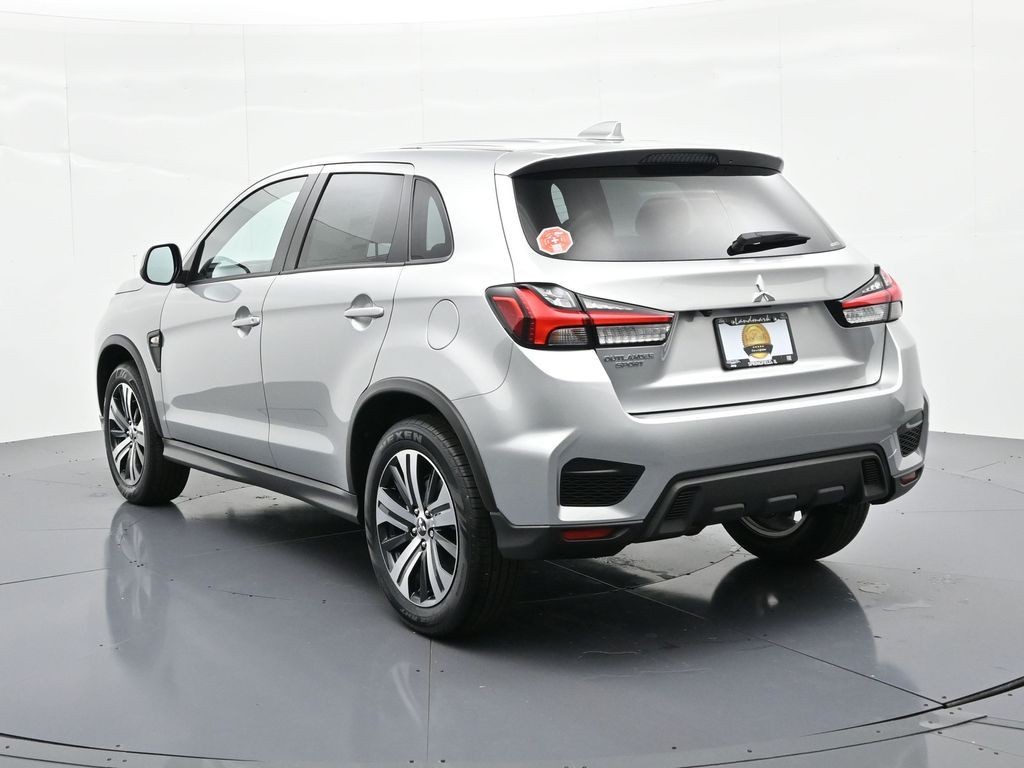 Mitsubishi Outlander Sport Vehicle Full-screen Gallery Image 7