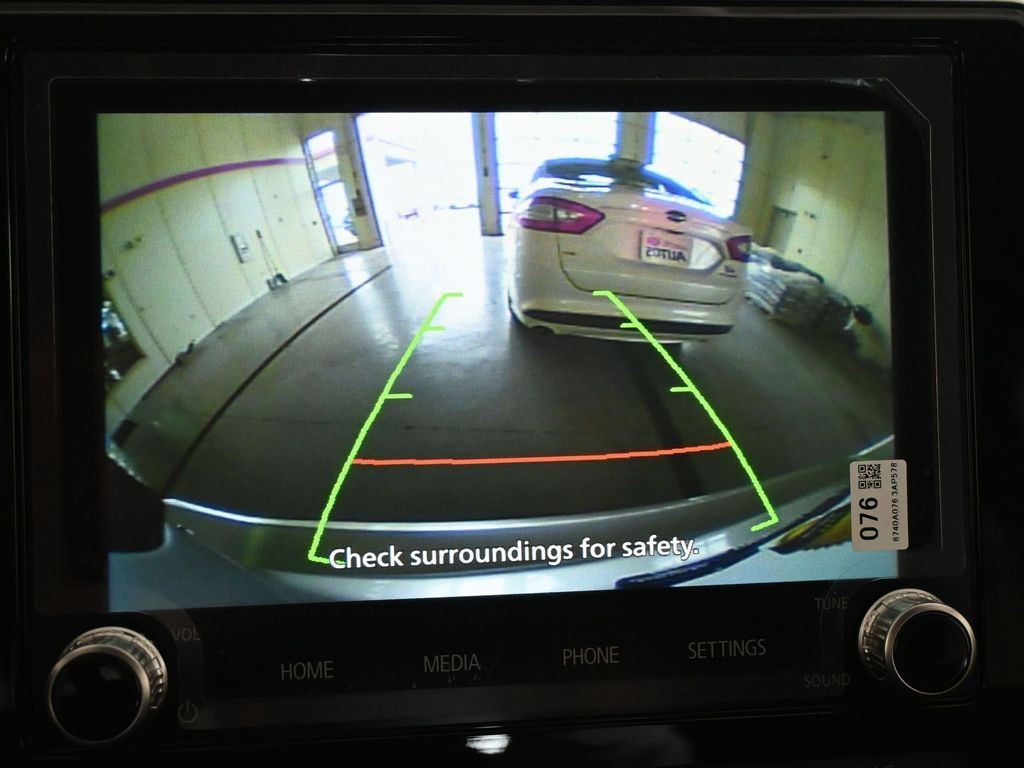 Mitsubishi Outlander Sport Vehicle Full-screen Gallery Image 11