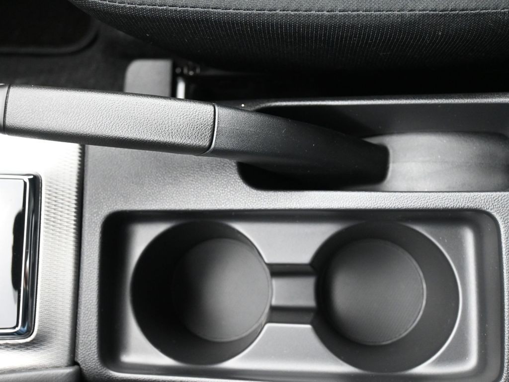 Mitsubishi Outlander Sport Vehicle Full-screen Gallery Image 15