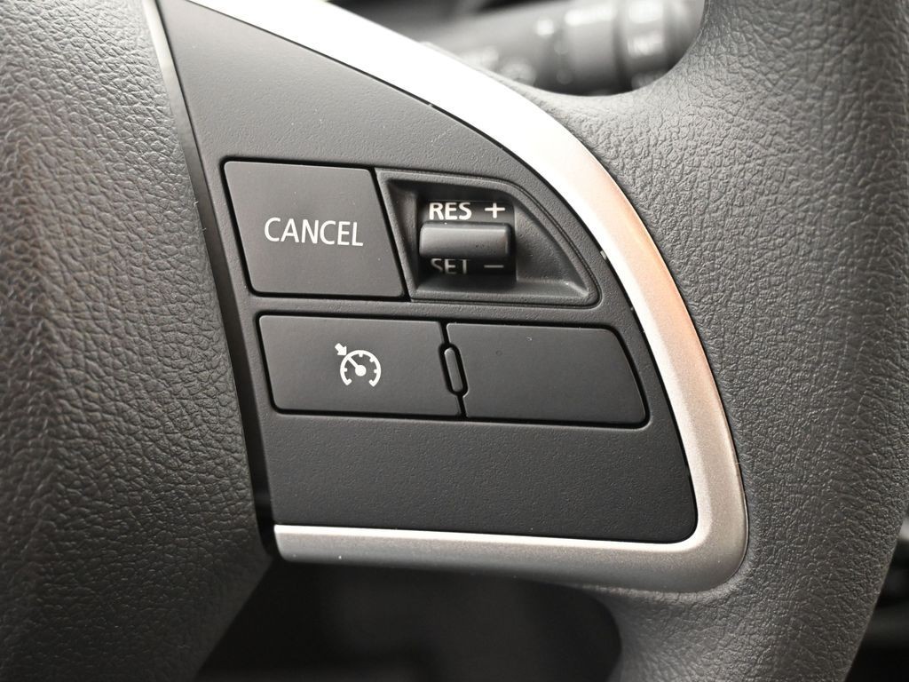 Mitsubishi Outlander Sport Vehicle Full-screen Gallery Image 17