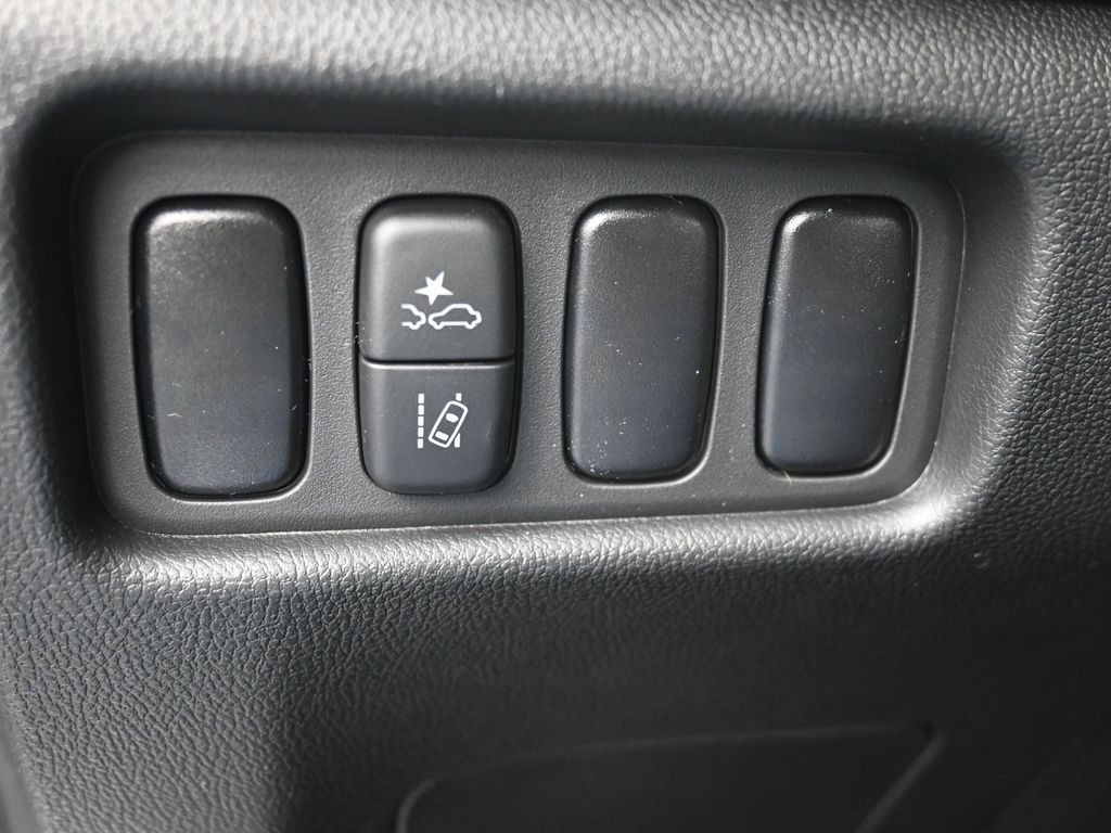 Mitsubishi Outlander Sport Vehicle Full-screen Gallery Image 19