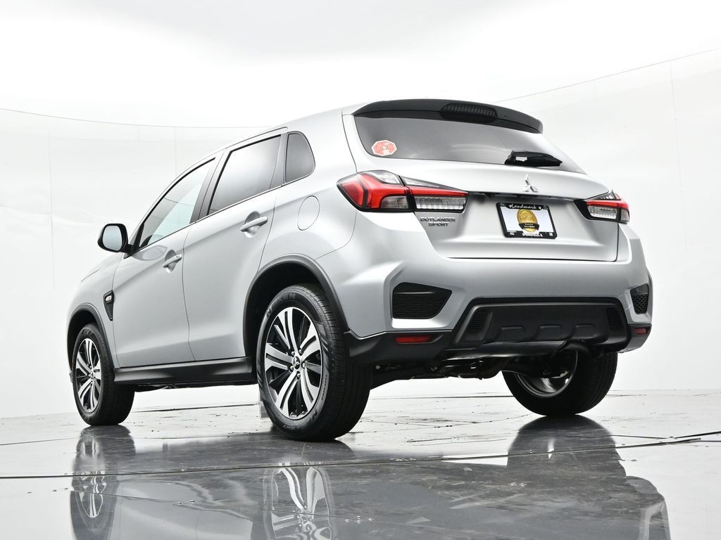 Mitsubishi Outlander Sport Vehicle Full-screen Gallery Image 25