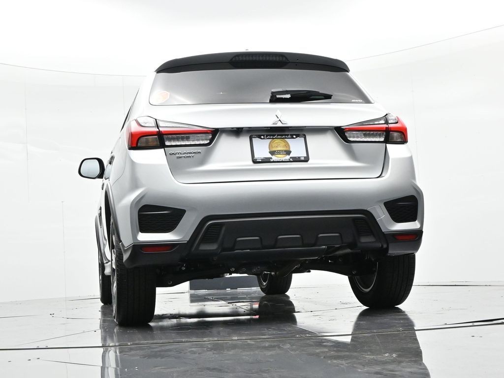 Mitsubishi Outlander Sport Vehicle Full-screen Gallery Image 26