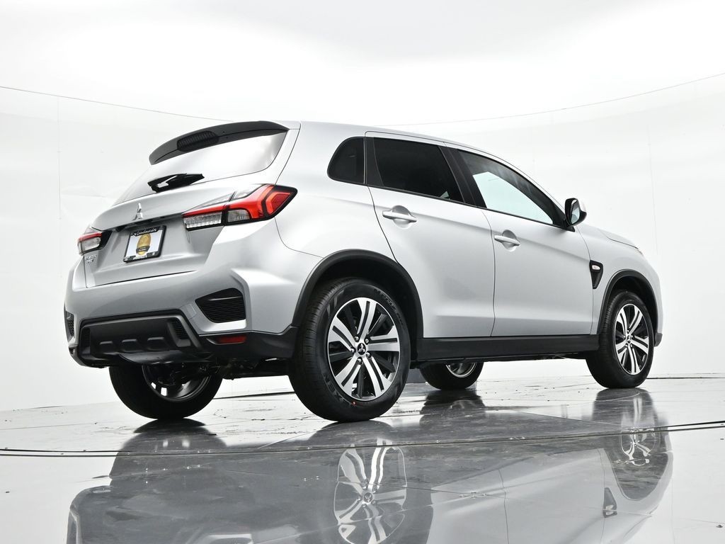 Mitsubishi Outlander Sport Vehicle Full-screen Gallery Image 27