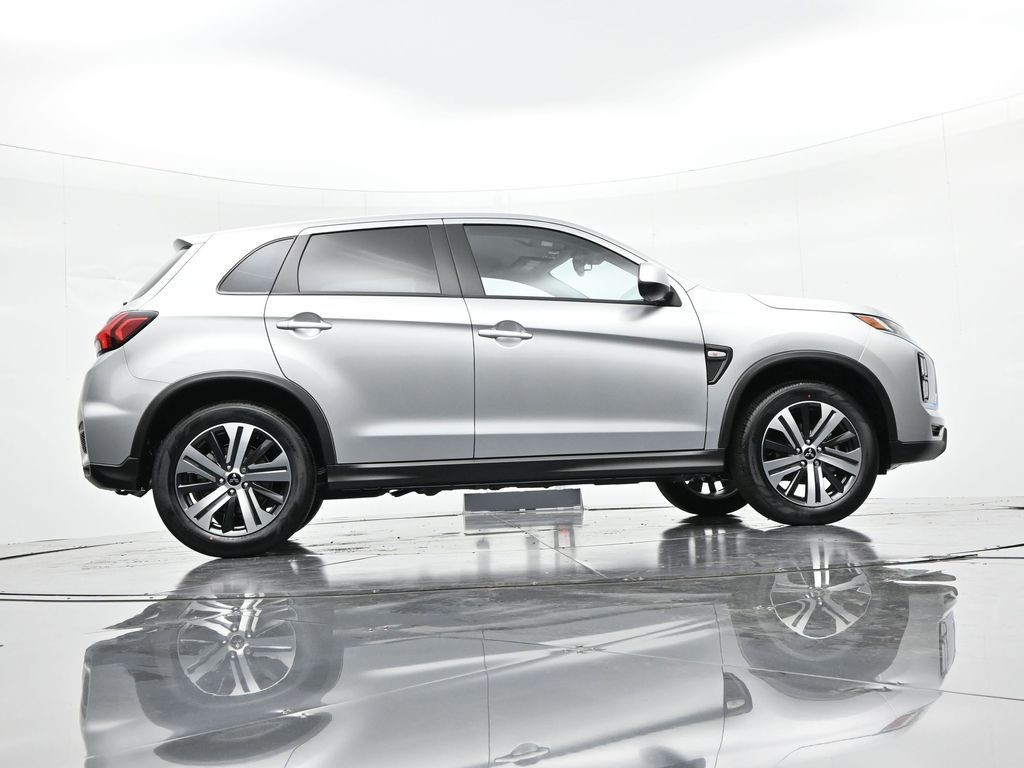 Mitsubishi Outlander Sport Vehicle Full-screen Gallery Image 28