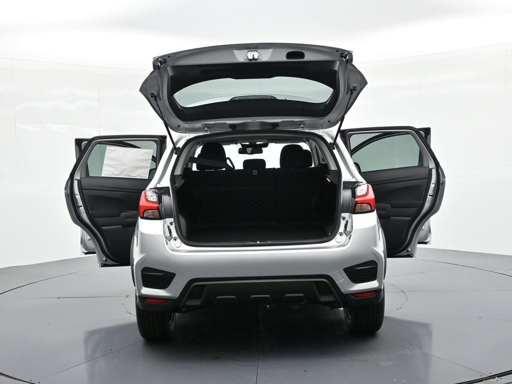 Mitsubishi Outlander Sport Vehicle Full-screen Gallery Image 32