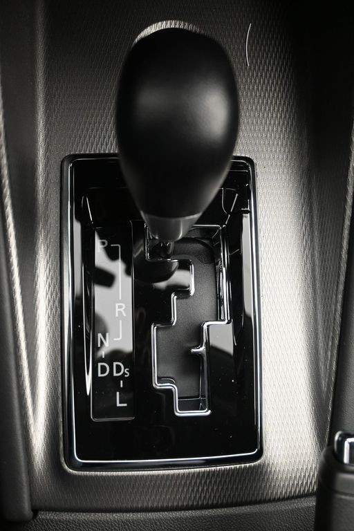 Mitsubishi Outlander Sport Vehicle Full-screen Gallery Image 14