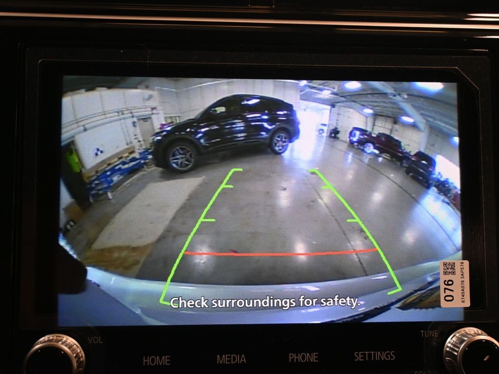 Mitsubishi Outlander Sport Vehicle Full-screen Gallery Image 11