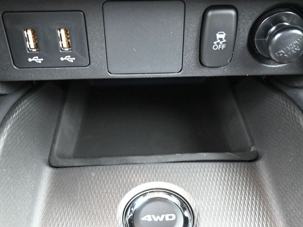 Mitsubishi Outlander Sport Vehicle Full-screen Gallery Image 13