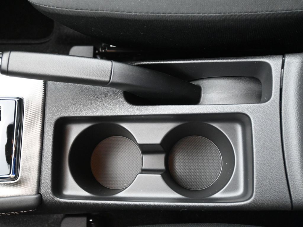 Mitsubishi Outlander Sport Vehicle Full-screen Gallery Image 15