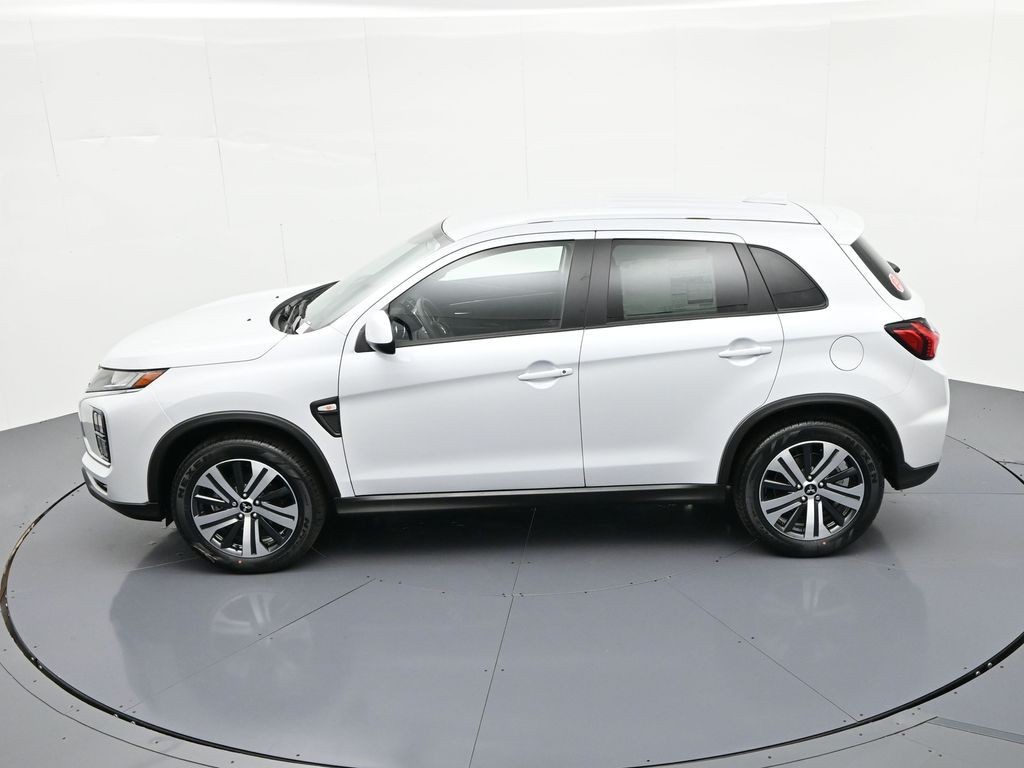 Mitsubishi Outlander Sport Vehicle Full-screen Gallery Image 24