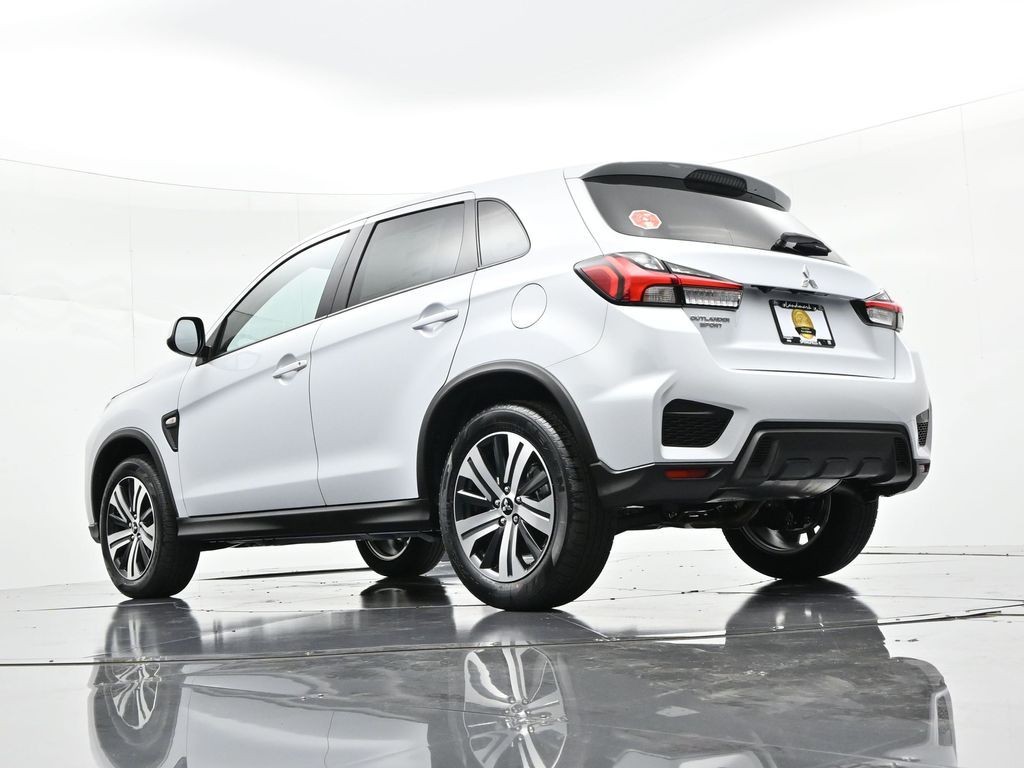 Mitsubishi Outlander Sport Vehicle Full-screen Gallery Image 25