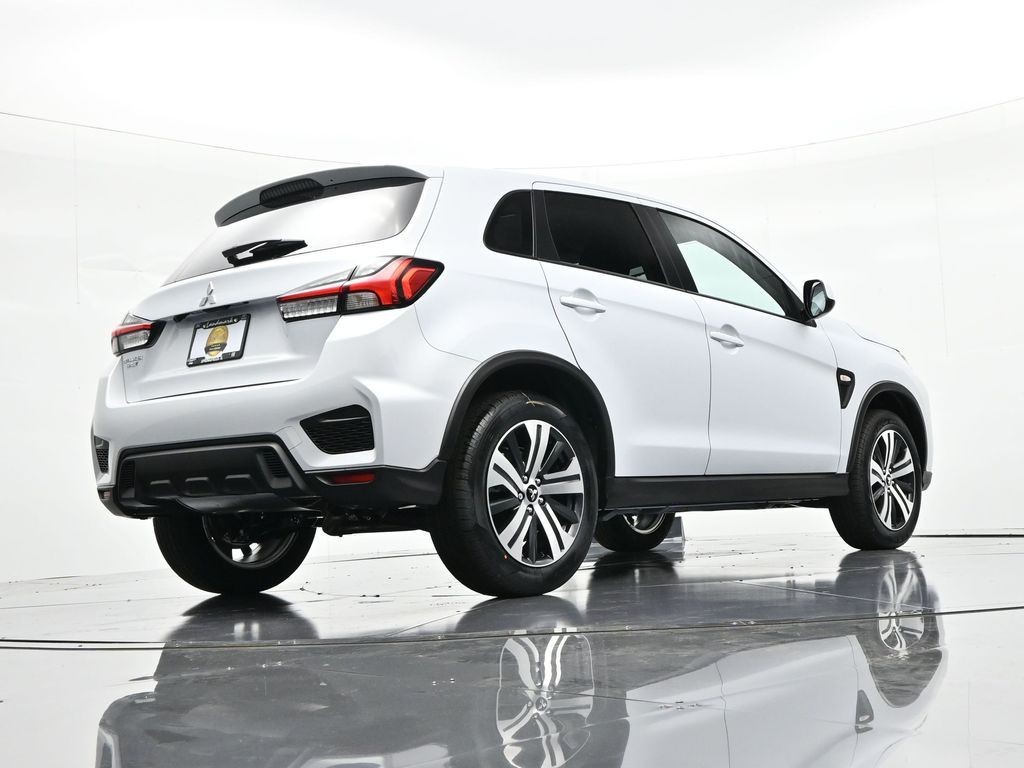 Mitsubishi Outlander Sport Vehicle Full-screen Gallery Image 27