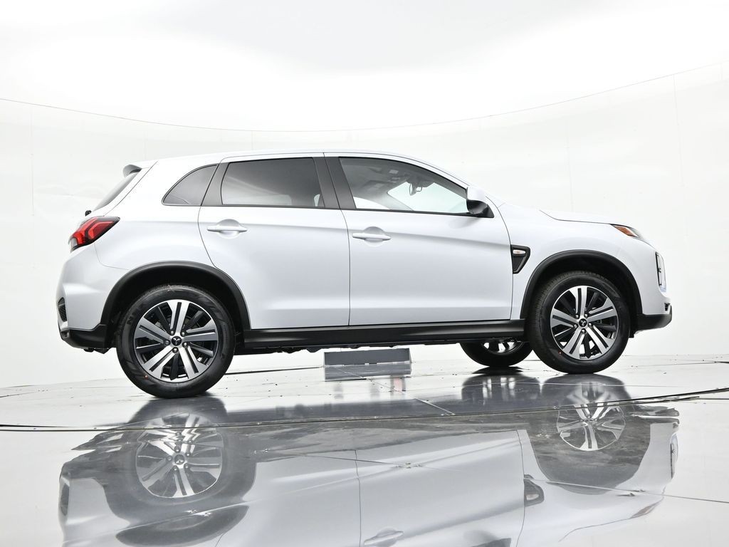 Mitsubishi Outlander Sport Vehicle Full-screen Gallery Image 28