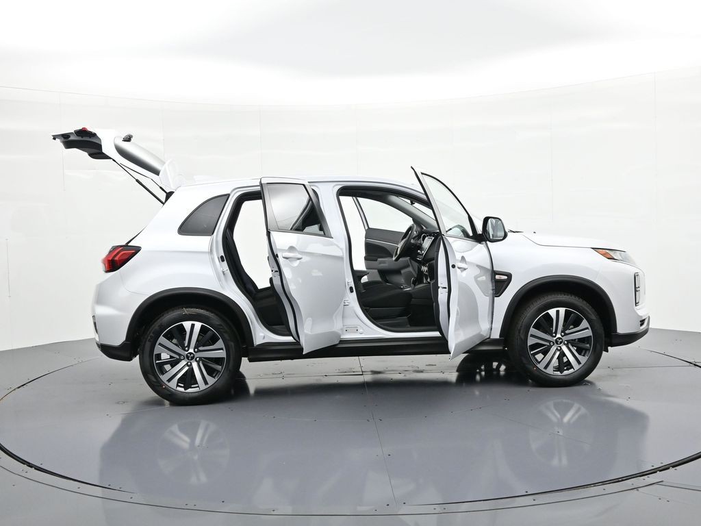 Mitsubishi Outlander Sport Vehicle Full-screen Gallery Image 29