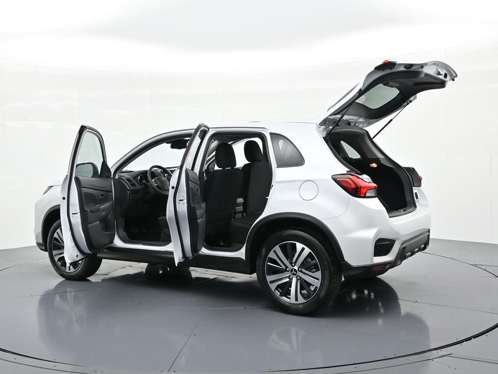 Mitsubishi Outlander Sport Vehicle Full-screen Gallery Image 30