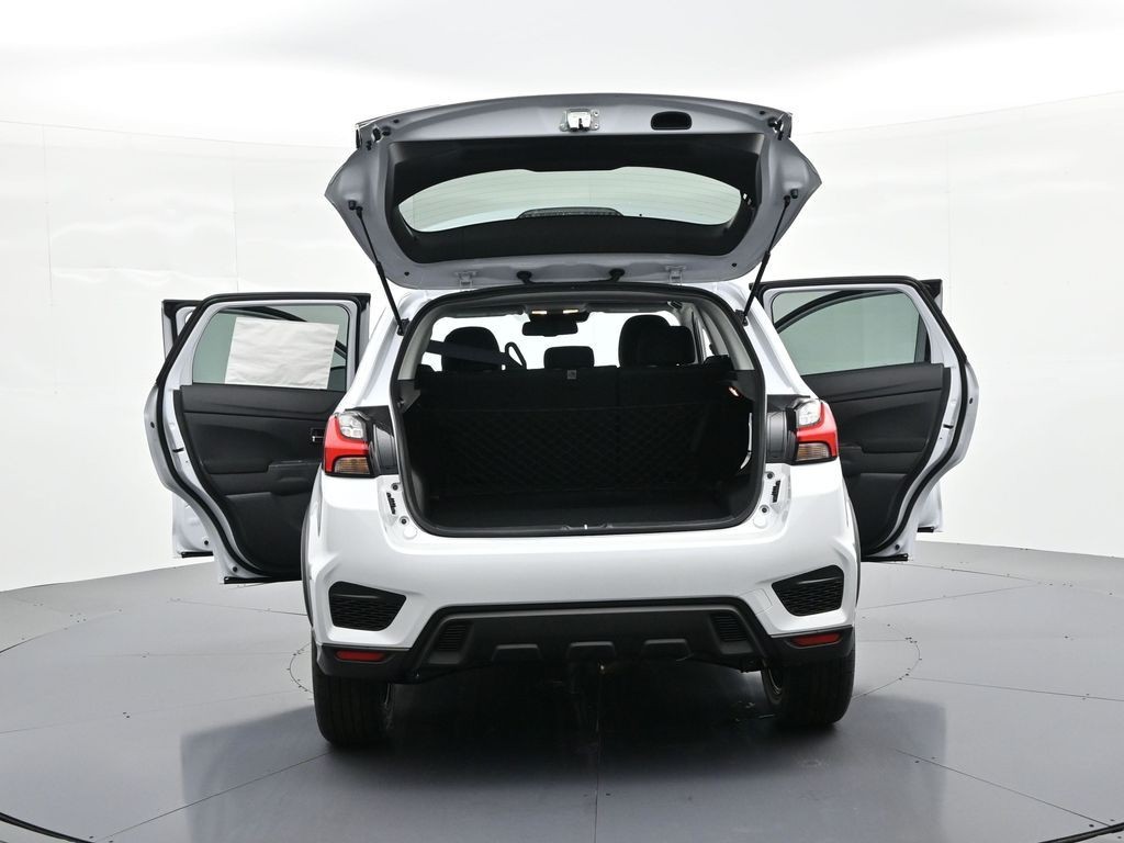 Mitsubishi Outlander Sport Vehicle Full-screen Gallery Image 32