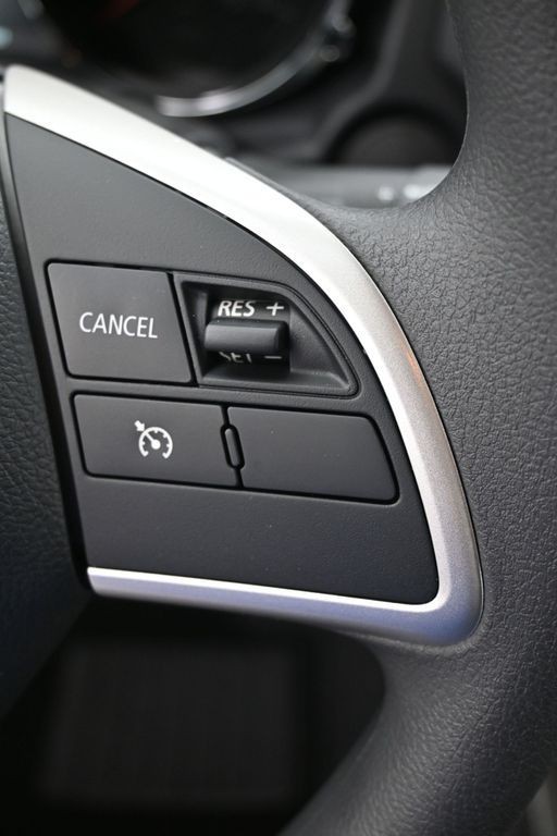 Mitsubishi Outlander Sport Vehicle Full-screen Gallery Image 18