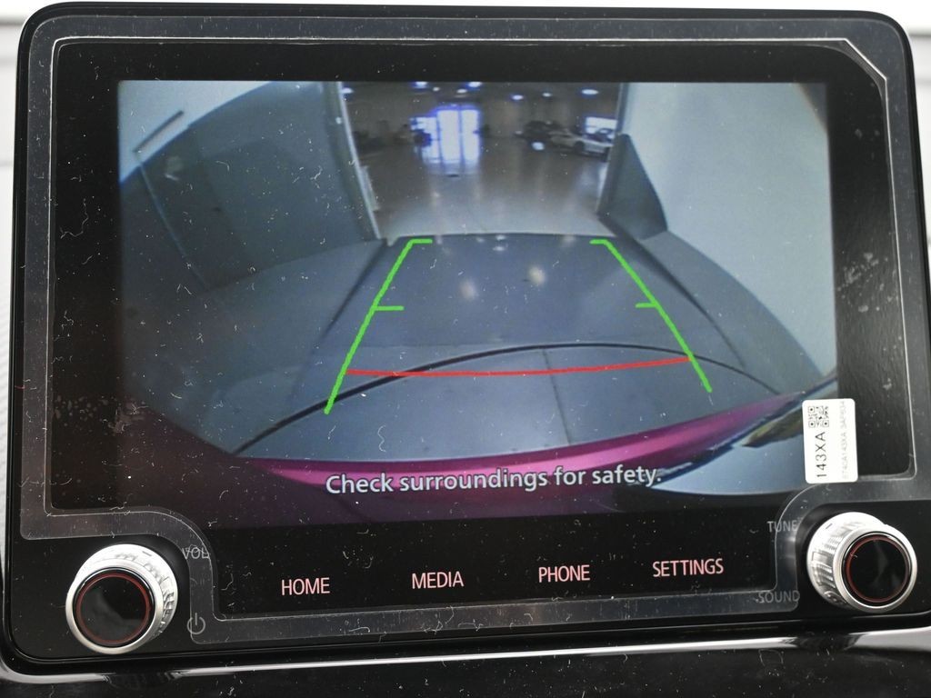 Mitsubishi Eclipse Cross Vehicle Full-screen Gallery Image 11