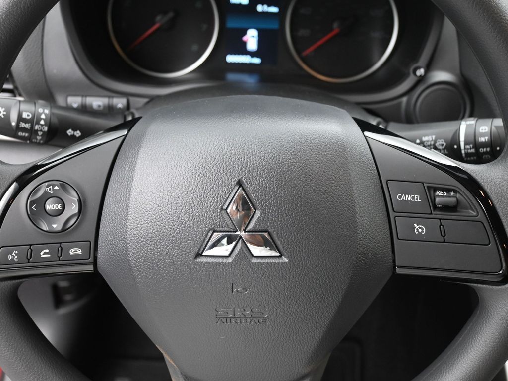 Mitsubishi Eclipse Cross Vehicle Full-screen Gallery Image 15