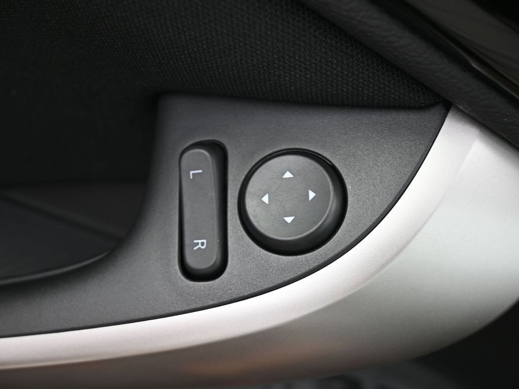 Mitsubishi Eclipse Cross Vehicle Full-screen Gallery Image 19