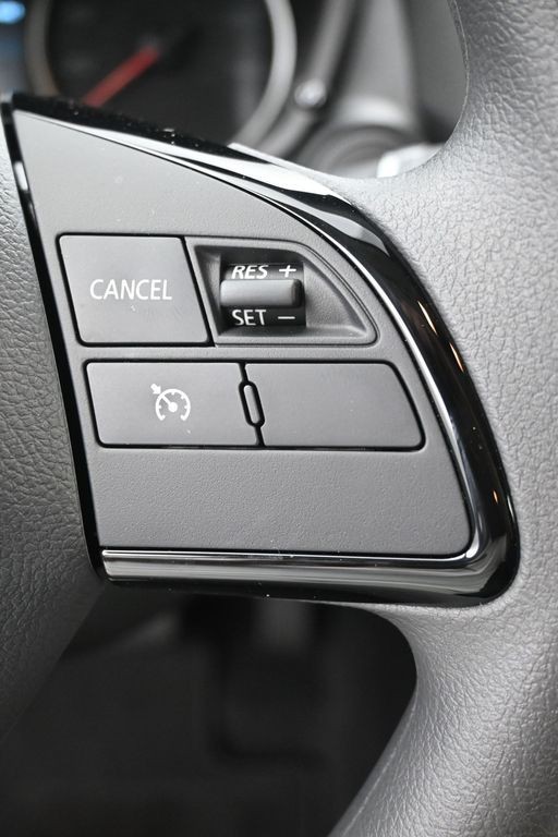 Mitsubishi Eclipse Cross Vehicle Full-screen Gallery Image 16